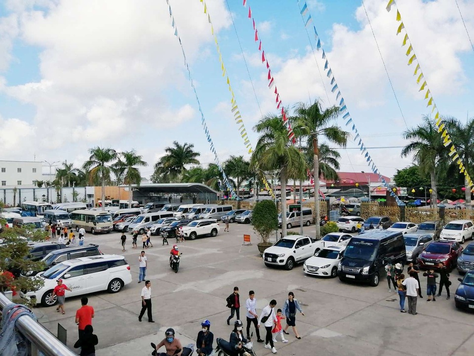 Bạc Liêu: Du khách tấp nập về Thánh đường lớn nhất ĐBSCL ngày đầu năm - 2 Bạc Liêu: Du khách tấp nập về Thánh đường lớn nhất ĐBSCL ngày đầu năm - 2