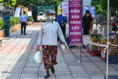 Mô hình xe bán hàng lưu động mùa dịch lần đầu tiên hoạt động tại Hà Nội