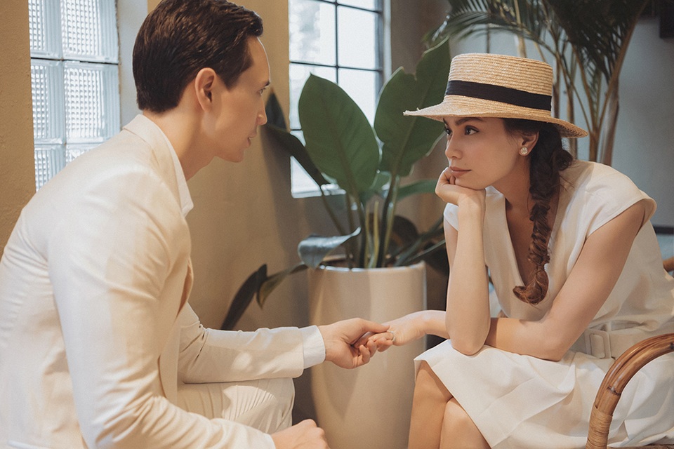 Hồ Ngọc Hà bật khóc khi được Kim Lý cầu hôn - 2 Hồ Ngọc Hà bật khóc khi được Kim Lý cầu hôn - 2