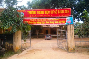 Đề nghị luân chuyển thầy giáo đưa nữ sinh đi hát karaoke