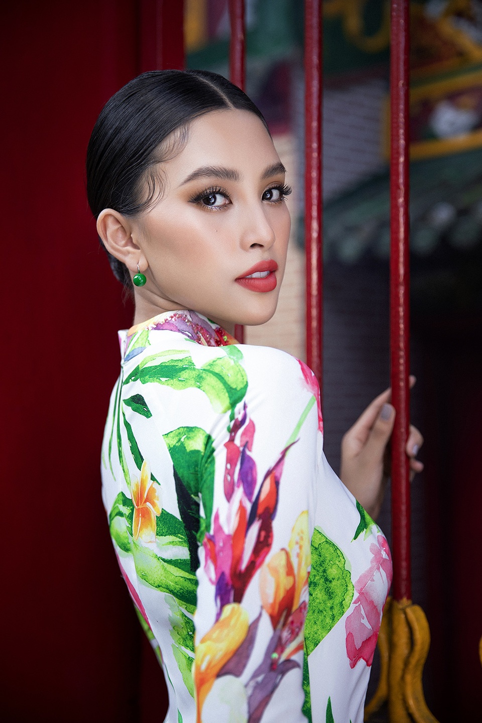Hoa hậu Tiểu Vy khoe sắc trong tà áo dài đón Tết - 9 Hoa hậu Tiểu Vy khoe sắc trong tà áo dài đón Tết - 9