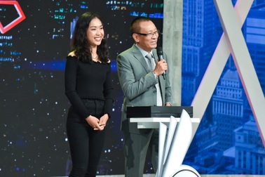 MC Lại Văn Sâm liên tục bảo vệ ứng viên