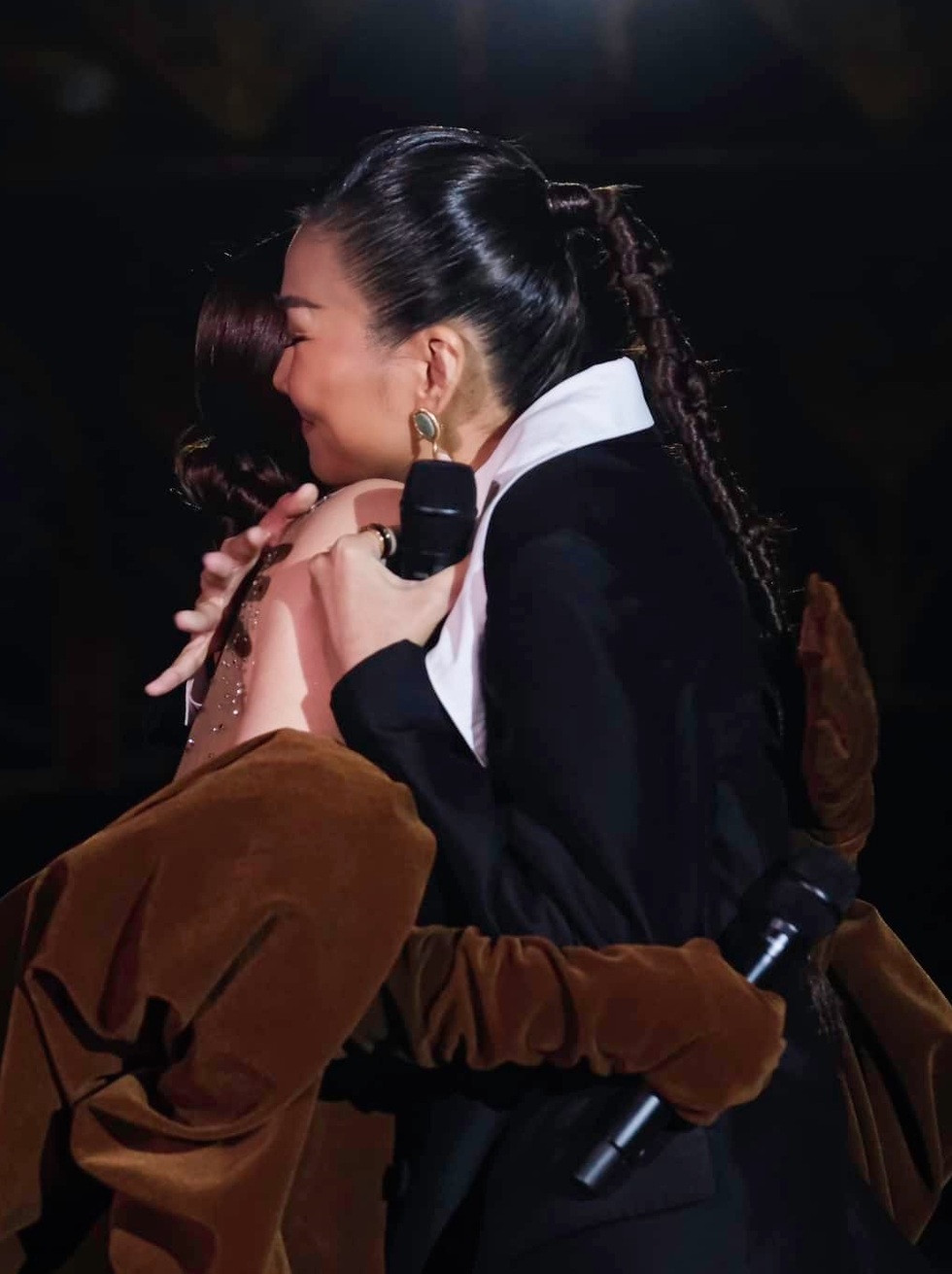 Siêu mẫu Thanh Hằng chia sẻ về mối quan hệ với Hà Anh Tuấn, Hồ Ngọc Hà - 10 Siêu mẫu Thanh Hằng chia sẻ về mối quan hệ với Hà Anh Tuấn, Hồ Ngọc Hà - 10