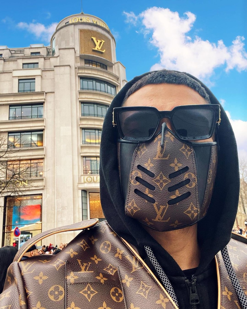 Ông lớn làng mốt Louis Vuitton ra mắt tấm chắn giọt bắn có giá nghìn USD - 2 Ông lớn làng mốt Louis Vuitton ra mắt tấm chắn giọt bắn có giá nghìn USD - 2