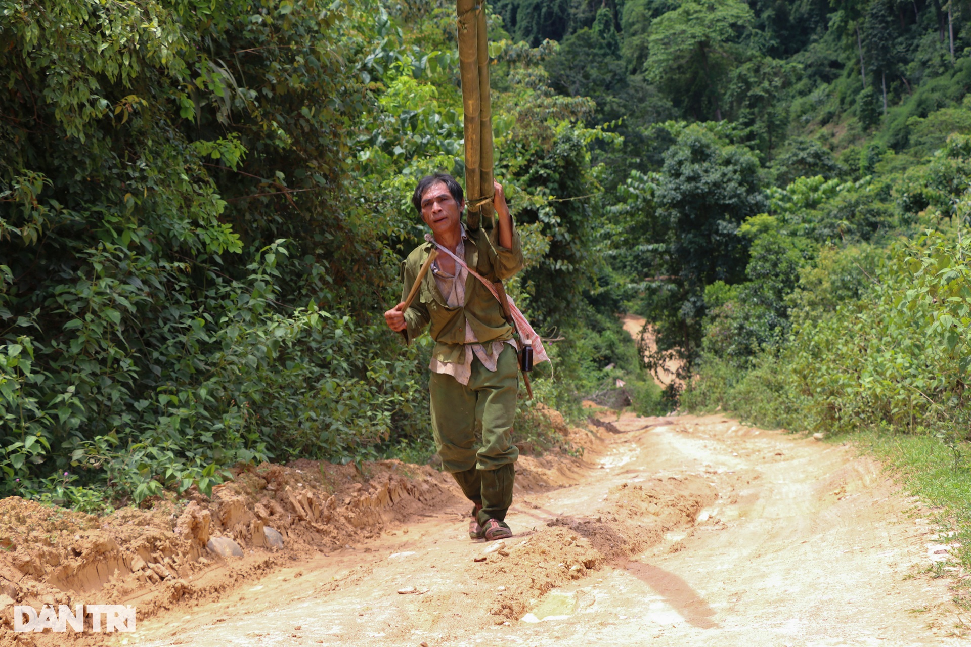 Đường độc đạo vào nơi ở của tộc người ngủ ngồi Đan Lai - 10 Đường độc đạo vào nơi ở của tộc người ngủ ngồi Đan Lai - 10