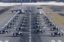 Phi đội 24 máy bay chiến đấu F-22 của Mỹ tập trận “Voi đi bộ”