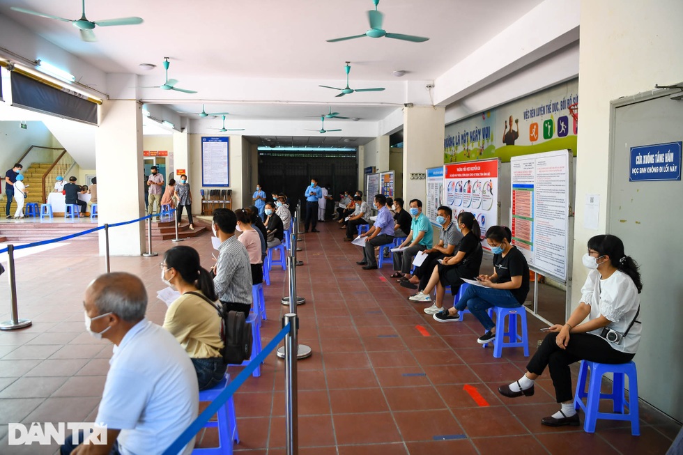 Nhìn lại hơn 20 ngày Hà Nội đối đầu với sóng dịch Delta - 20 Nhìn lại hơn 20 ngày Hà Nội đối đầu với sóng dịch Delta - 20