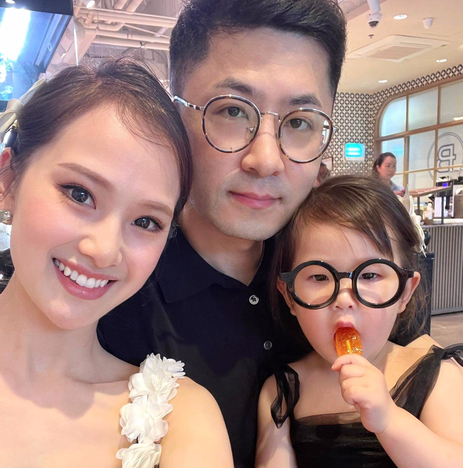 Chuyện tình đặc biệt của cô nữ sinh Việt và thầy giáo người Trung Quốc - 3 Chuyện tình đặc biệt của cô nữ sinh Việt và thầy giáo người Trung Quốc - 3