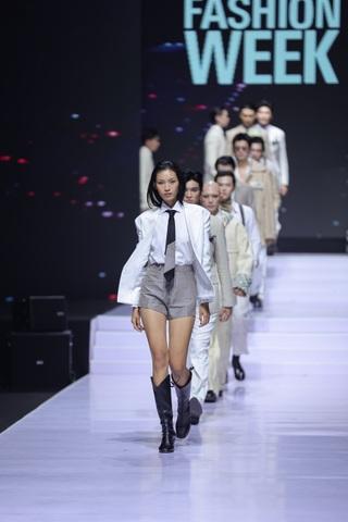 Mẫu Việt Huỳnh Tú Anh được các nhà mốt quốc tế săn đón sau show Chanel - 12