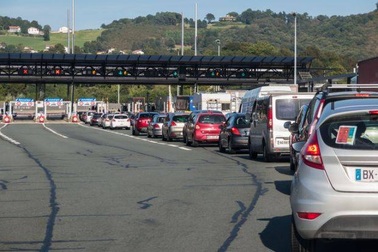 Châu Âu: Sinh viên quốc tế mắc kẹt giữa tâm dịch Covid-19