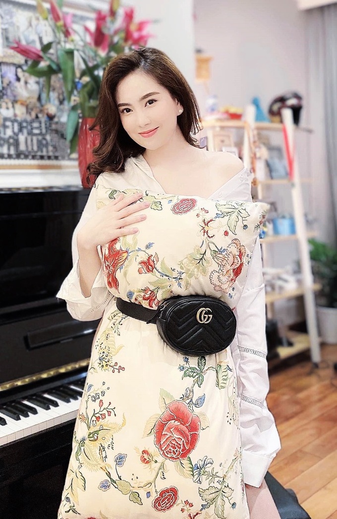 MC Mai Ngọc chăm chỉ ở nhà nấu ăn vẫn không quên "đua trend" mặc váy làm bằng gối, thần thái xinh đẹp rạng ngời khiến chị em ngưỡng mộ - Ảnh 4.
