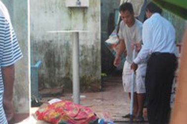 Người đàn ông chết bất thường trong vườn cây cảnh