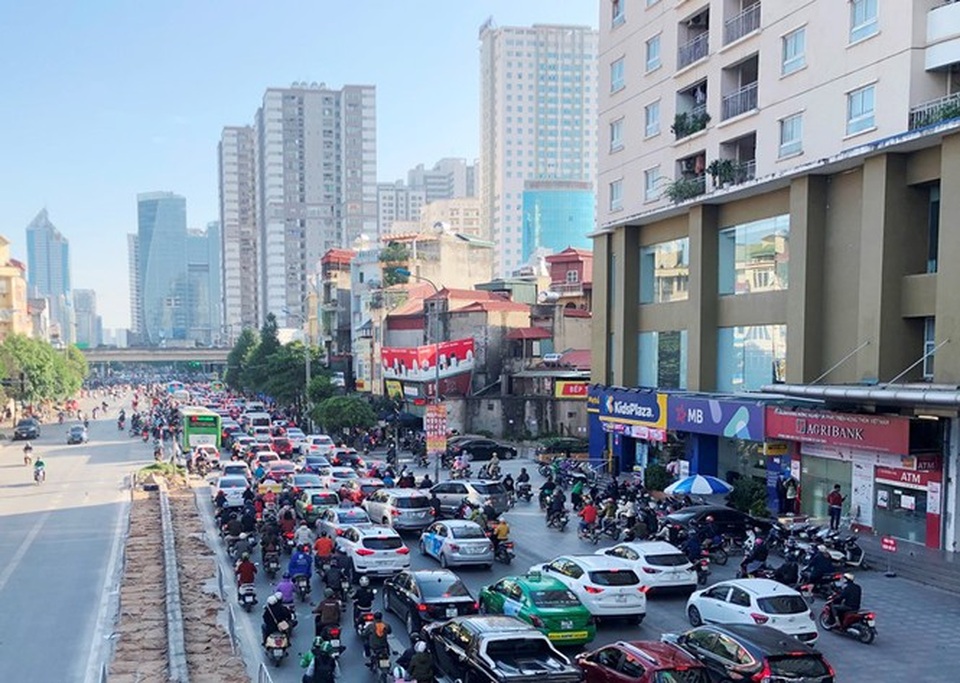 Cận cảnh cao ốc nhấn chìm con đường BT Hà Nội - 1 Cận cảnh cao ốc nhấn chìm con đường BT Hà Nội - 1