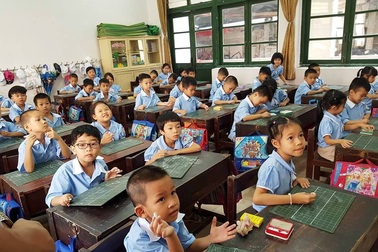 Hàng trăm học sinh đi học trở lại sau khi bị ngộ độc