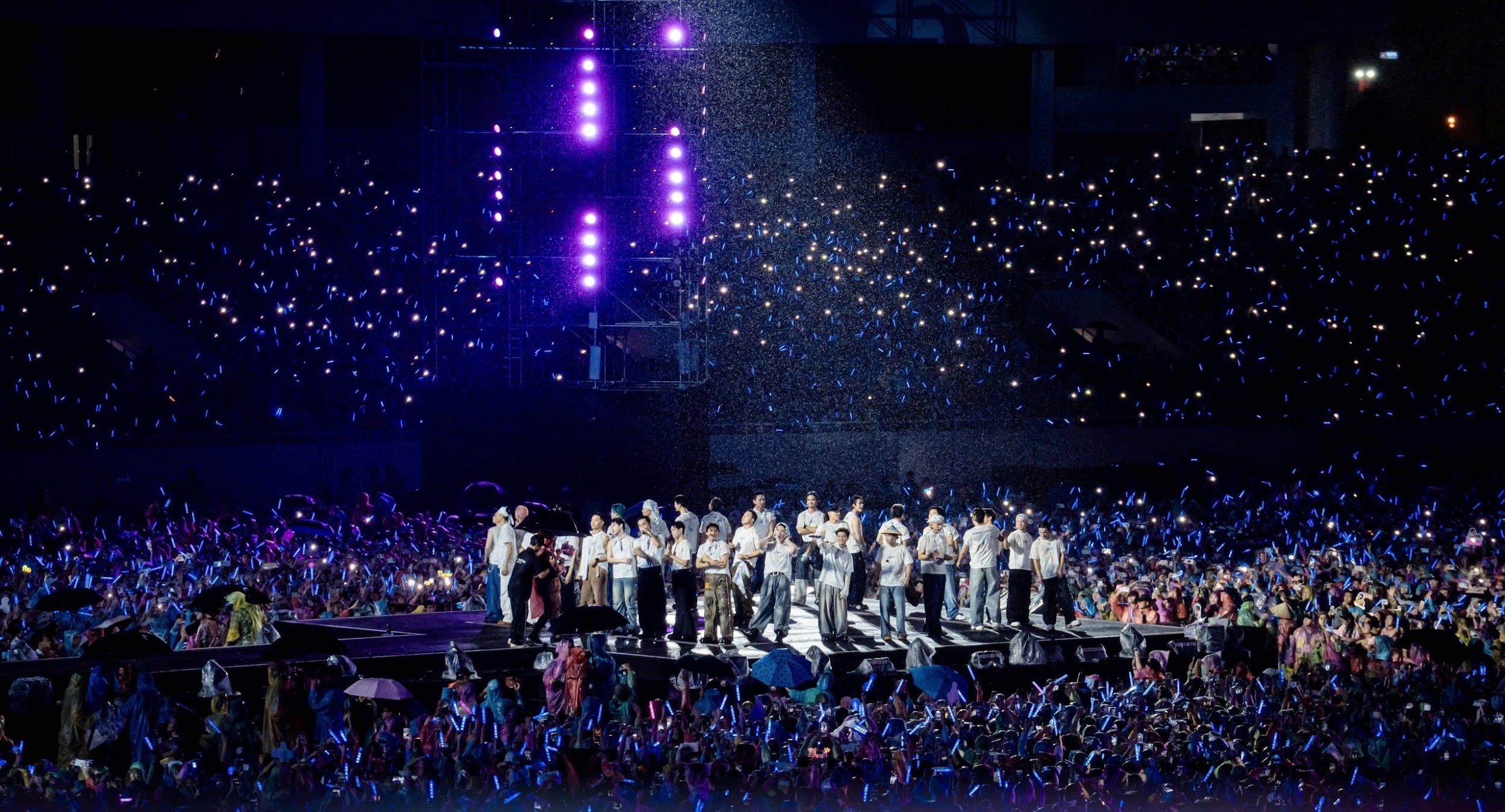 View - Những khoảnh khắc ấn tượng trong đêm nhạc "Anh trai say hi" ở Hà Nội | Báo Dân trí