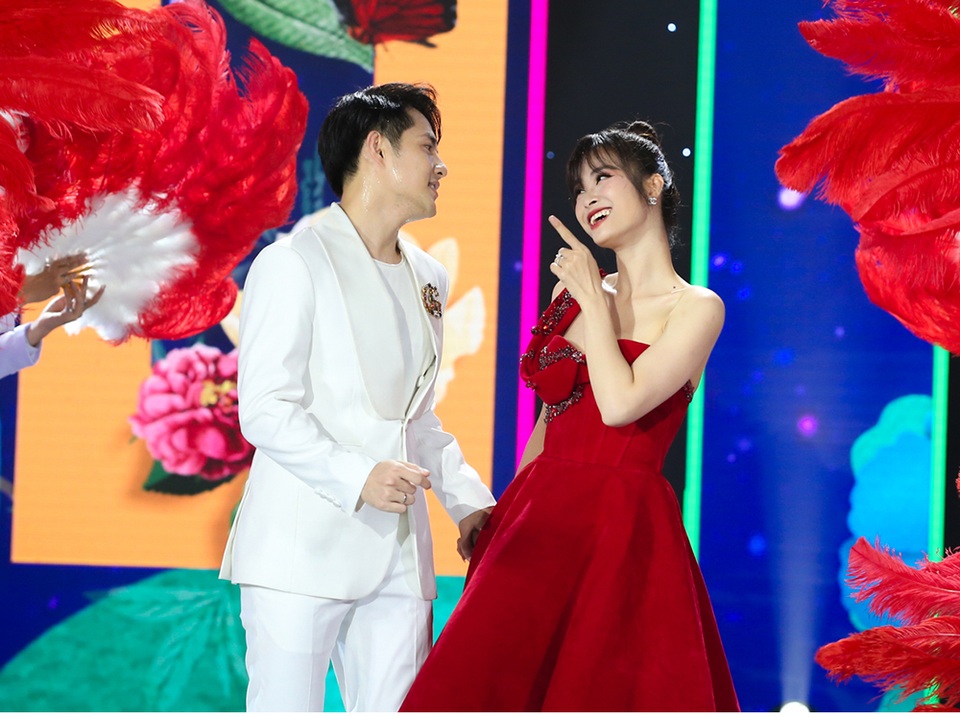Vợ chồng Đông Nhi – Ông Cao Thắng lần đầu tiên song ca sau kết hôn - 3 Vợ chồng Đông Nhi – Ông Cao Thắng lần đầu tiên song ca sau kết hôn - 3