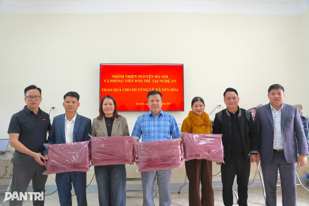 Bạn đọc tiếp tục hỗ trợ học sinh vùng lũ tại Nghệ An - 1 Bạn đọc tiếp tục hỗ trợ học sinh vùng lũ tại Nghệ An - 1