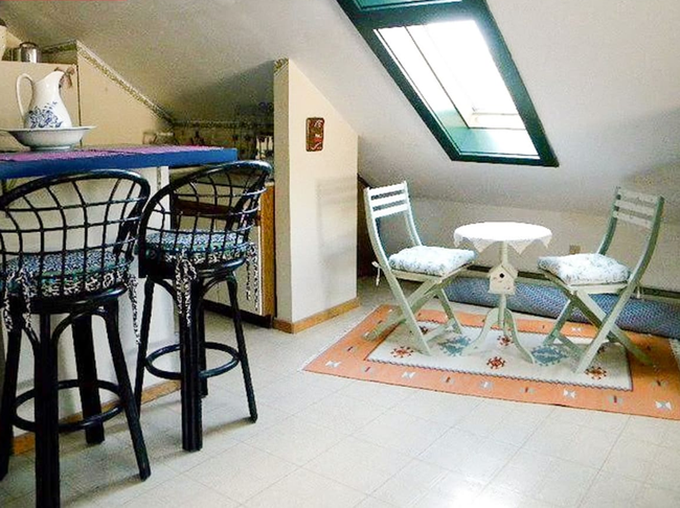 Căn phòng áp mái rộng 74.3m2 ở Massachusetts lộn xộn và tẻ nhạt đẹp bất ngờ sau khi tu sửa - Ảnh 8. Căn phòng áp mái rộng 74.3m2 ở Massachusetts lộn xộn và tẻ nhạt đẹp bất ngờ sau khi tu sửa - Ảnh 8.