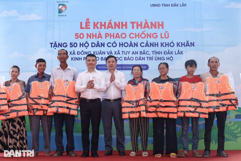 Những món quà tri ân, nối nhịp yêu thương giữa vùng lũ Đắk Lắk - 5