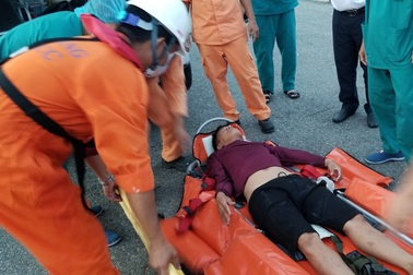 Cứu thuyền viên nguy kịch khi đang hành nghề ở vùng biển Hoàng Sa