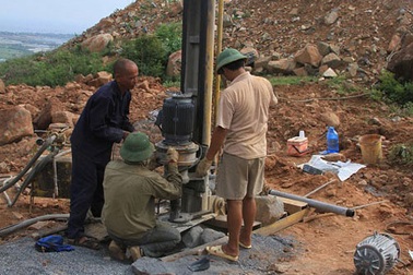 Cụ ông 101 tuổi hết hạn tìm kiếm “kho báu” ở núi Tàu