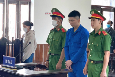 Con trai bất hiếu dùng kéo đâm chết cha ruột