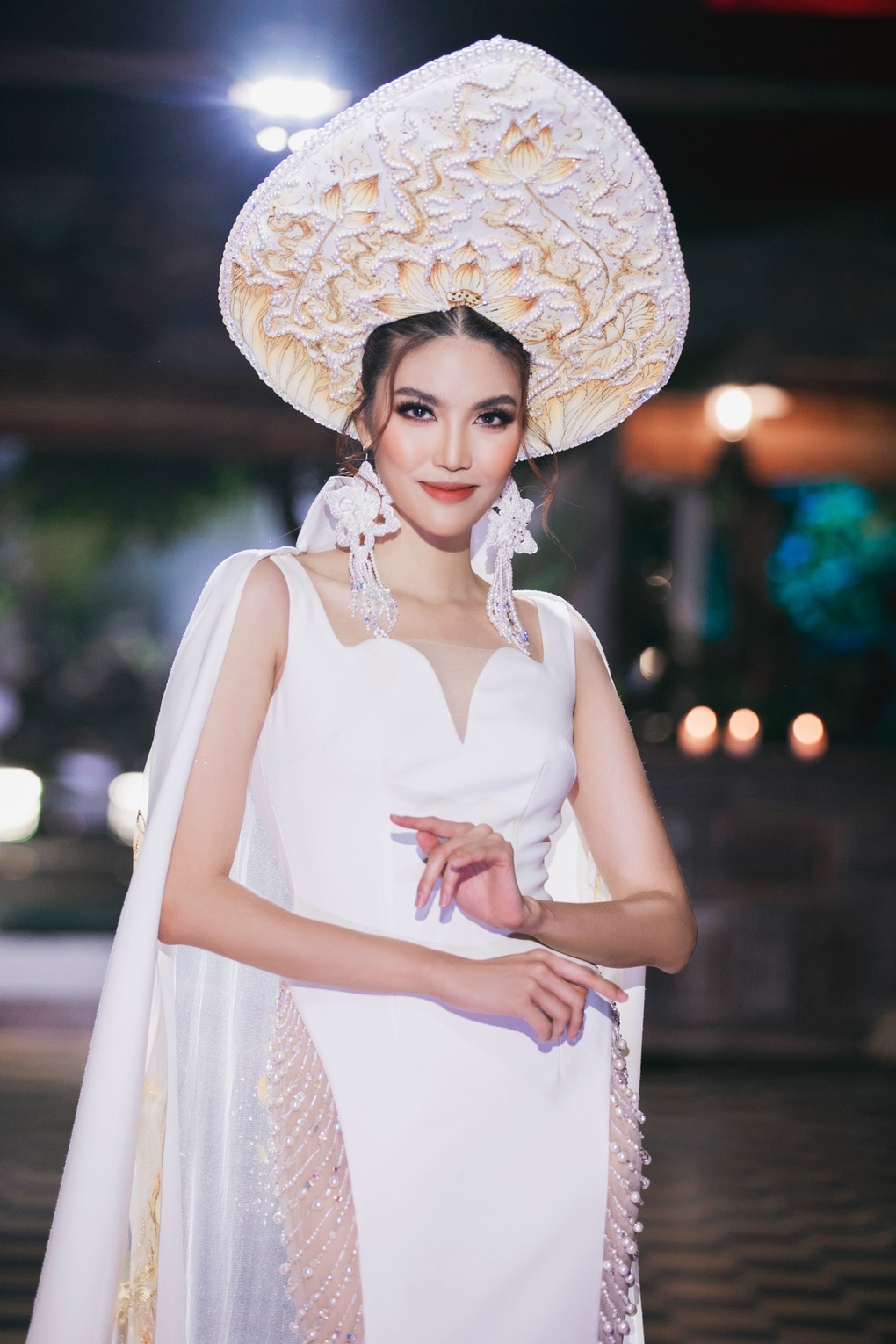 Minh Tú hóa nàng thơ, lơ lửng trên không trung gây ấn tượng - 9 Minh Tú hóa nàng thơ, lơ lửng trên không trung gây ấn tượng - 9