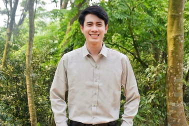 Kỹ sư lâm nghiệp điển trai như tài tử mê rừng vì được chữa lành quanh năm