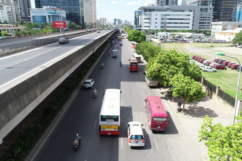 Nhìn từ trên cao nạn xe khách bất trị tại Hà Nội - 10 Nhìn từ trên cao nạn xe khách bất trị tại Hà Nội - 10