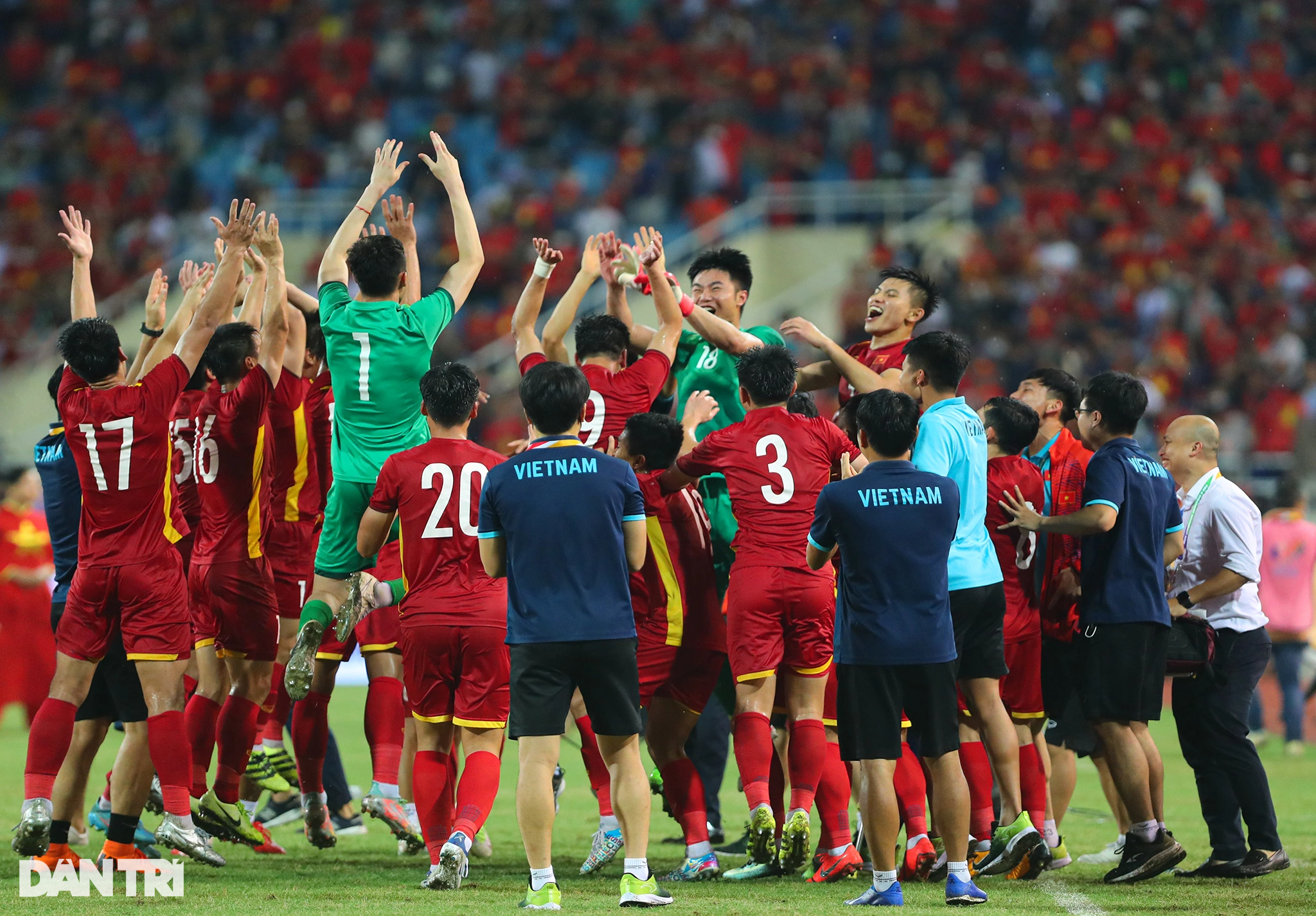 Tuấn Tài, Tiến Linh bật khóc sau chiến thắng đầy cảm xúc của U23 Việt Nam - 3 Tuấn Tài, Tiến Linh bật khóc sau chiến thắng đầy cảm xúc của U23 Việt Nam - 3