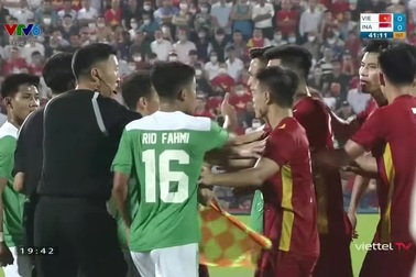 Irianto cố tình chơi xấu đối với Văn Tùng