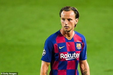 Barcelona chuẩn bị chia tay Arturo Vidal và Ivan Rakitic
