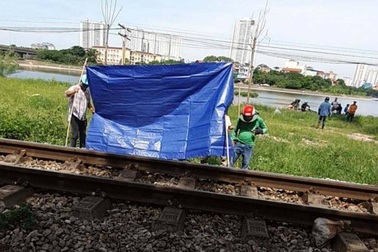 Băng qua đường sắt đi vệ sinh, người đàn ông bị tàu tông tử vong