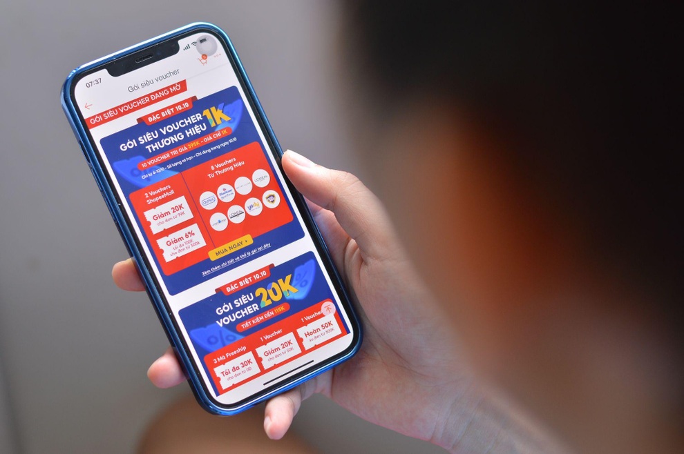 Ưu đãi giảm sâu đến 50% thu hút người tiêu dùng trong ngày sale số đôi 10/10 - 1 Ưu đãi giảm sâu đến 50% thu hút người tiêu dùng trong ngày sale số đôi 10/10 - 1
