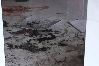 Đâm vợ trọng thương rồi đổ xăng đốt, 2 người tử vong