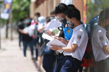 Mùa thi: Giáo viên có nên từ chối làm đề cương ôn tập cho học trò?