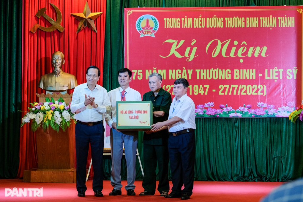 Chủ tịch nước đáp ứng nguyện vọng, tặng 100 máy giặt hỗ trợ thương binh - 4 Chủ tịch nước đáp ứng nguyện vọng, tặng 100 máy giặt hỗ trợ thương binh - 4