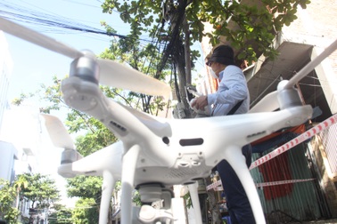 Đà Nẵng bay thử flycam "soi" người không chấp hành "ai ở đâu ở yên đó"