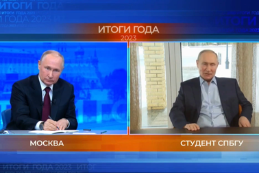 Ông Putin trả lời câu hỏi từ "ông Putin"