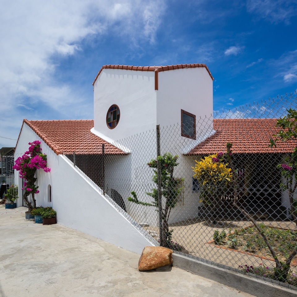 Vẻ sang trọng ẩn sau ngôi nhà ngói đỏ ở quê của gia đình Việt - 4