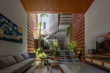 Ngôi nhà lệch tầng như resort thu nhỏ của vợ chồng trẻ Hà Nội