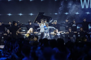 “Chị đẹp” Lynk Lee khoe nét nữ tính trên sàn diễn thời trang - 13