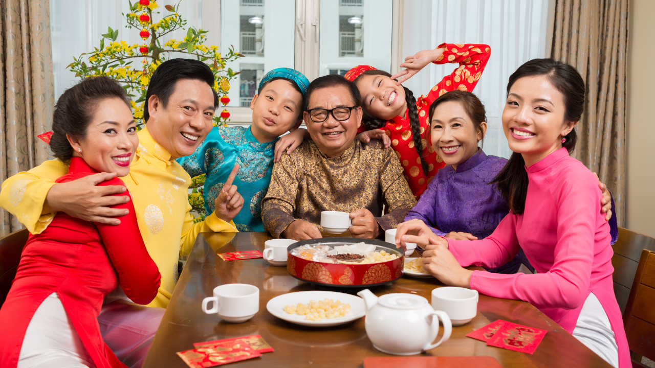 Kiếm tiền quanh năm, tiêu ba ngày Tết - 1 Kiếm tiền quanh năm, tiêu ba ngày Tết - 1