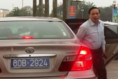 Nhiều "chuyện lạ" về chiếc xe Camry 2 biển số xanh chở lãnh đạo Ninh Bình