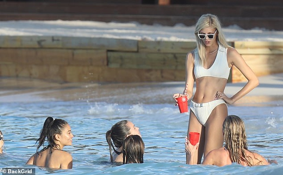 Devon Windsor tình tứ bên chồng mới cưới - 5 Devon Windsor tình tứ bên chồng mới cưới - 5