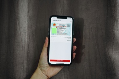 Khoe quê quán mới trên VNeID: Cẩn thận “tiền mất tật mang”