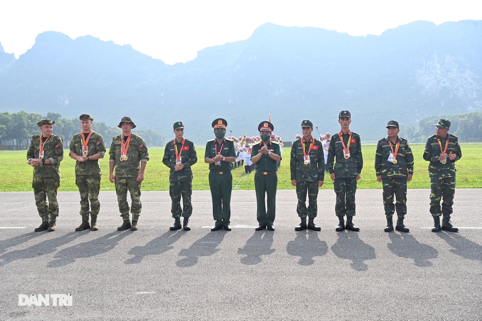 3 sỹ quan Việt Nam đoạt Huy chương Vàng xạ thủ bắn tỉa - 1 3 sỹ quan Việt Nam đoạt Huy chương Vàng xạ thủ bắn tỉa - 1