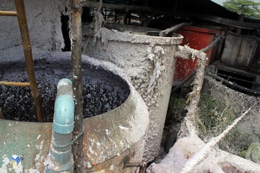 Một người đàn ông nghi bị cối xay bột giấy nghiền chết