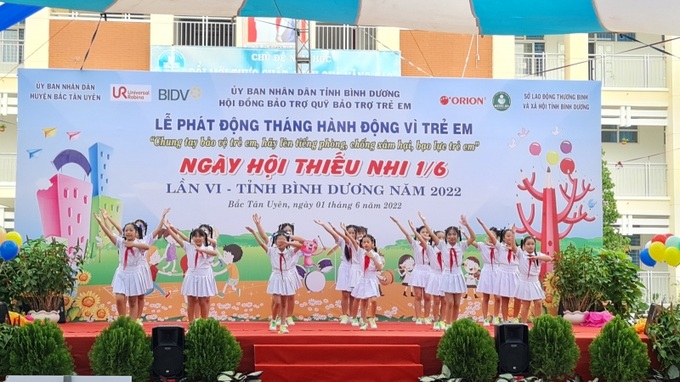 Hơn 1.000 trẻ em có hoàn cảnh khó khăn đã được thưởng thức nhiều tiết mục văn nghệ và biểu diễn ảo thuật vui tươi, sôi động.