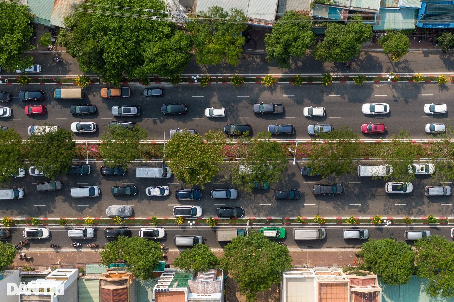 Hàng chục nghìn người đổ về biển Vũng Tàu vui chơi, tắm mát - 14 Hàng chục nghìn người đổ về biển Vũng Tàu vui chơi, tắm mát - 14